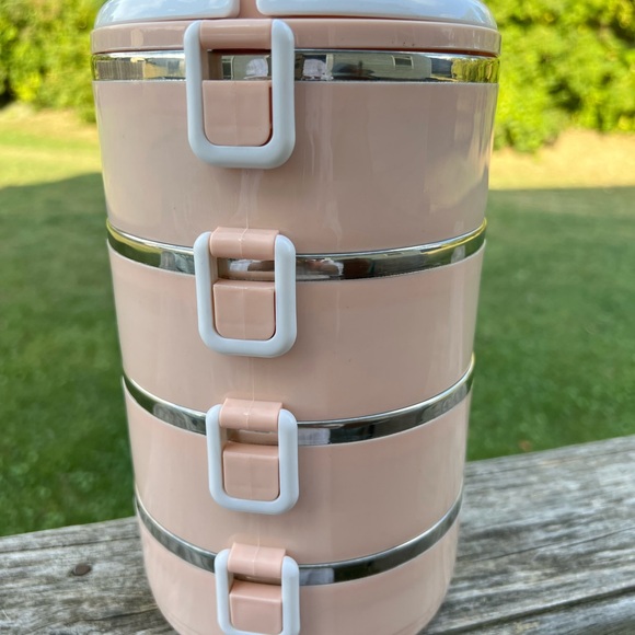4 Layer portable lunchbox. - Picture 1 of 9
